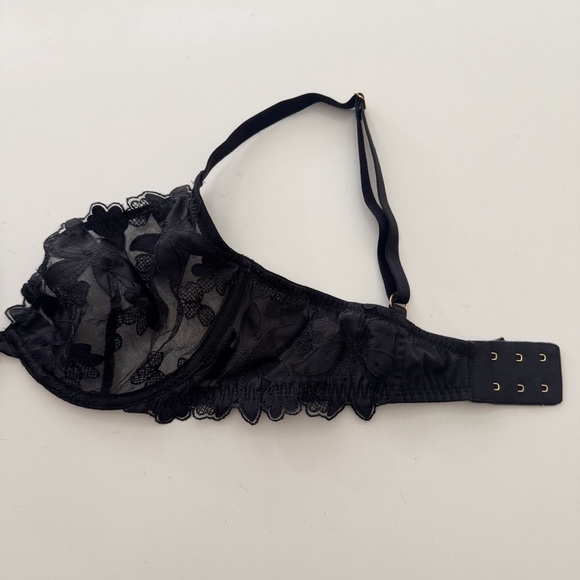 Victoria’s Secret Black Lace Unlined Plunge Bra - Picture 6 of 10